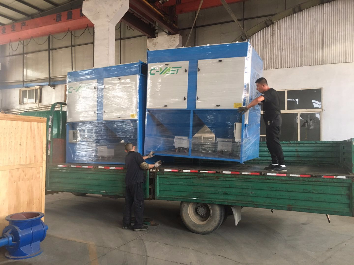 2018年8月7日发货，青岛某焊接车间定制2台滤筒除尘器