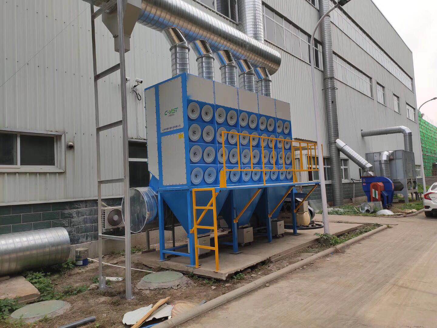 天津某公司焊接车间定制的40个筒除尘器